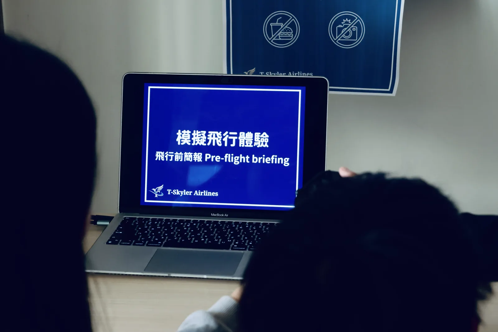 學習分享會的攤位,把模擬飛行體驗直接搬到現場